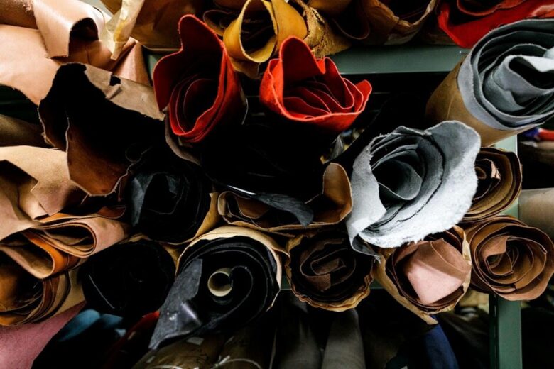 バッグのカテゴリー・素材を確認